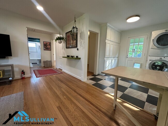 Building Photo - 1516 London Cir