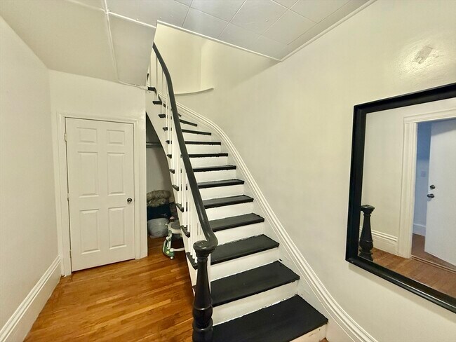 Building Photo - 20 Park Rd