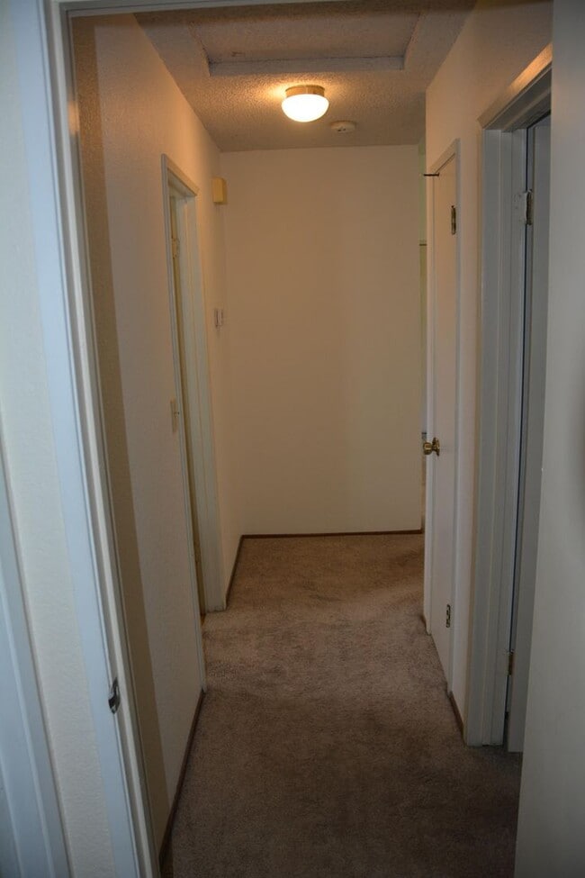 Building Photo - Hillcrest area 2 bedroom, 2 bath with 2 ca...