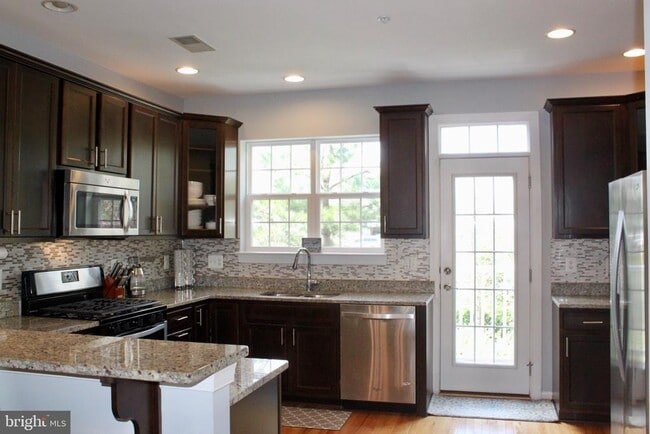 Building Photo - 7452 Riding Meadow Way