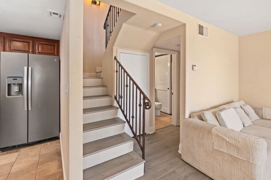 Building Photo - 3965 Nobel Dr