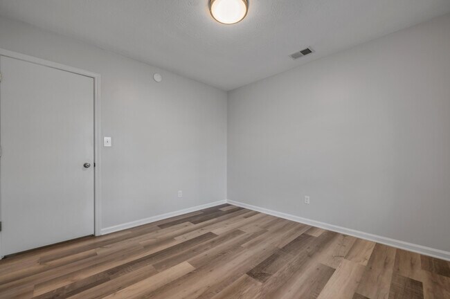 Building Photo - 221 Quebec Way