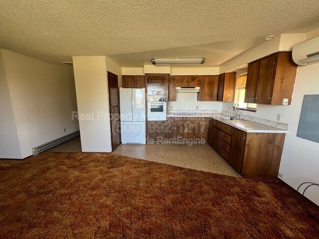 Building Photo - 5210 W Henry St