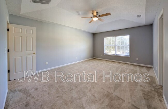 Building Photo - 129 Castlegate Ln