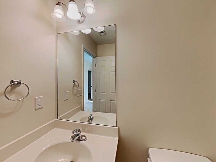 Building Photo - 2400 Village Green Dr