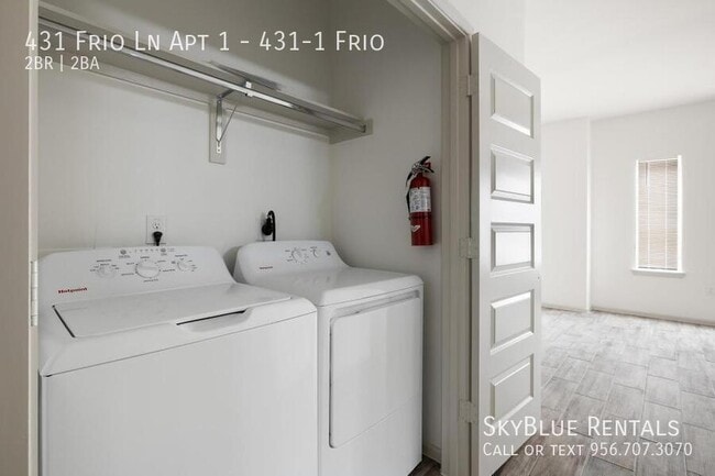 Building Photo - 431 Frio Ln