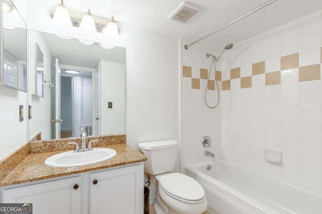 Building Photo - 3005 Seven Pines Ln