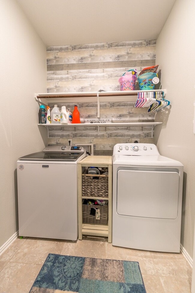 Building Photo - 6825 Jamestown St