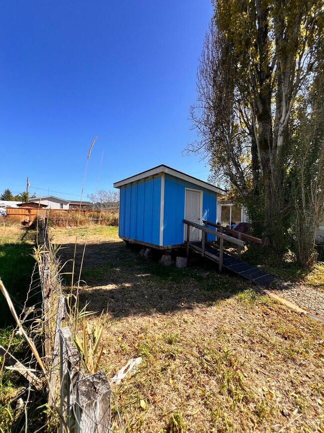 Building Photo - 2148