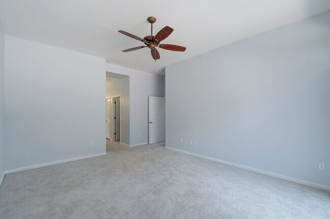 Building Photo - Gated Community!