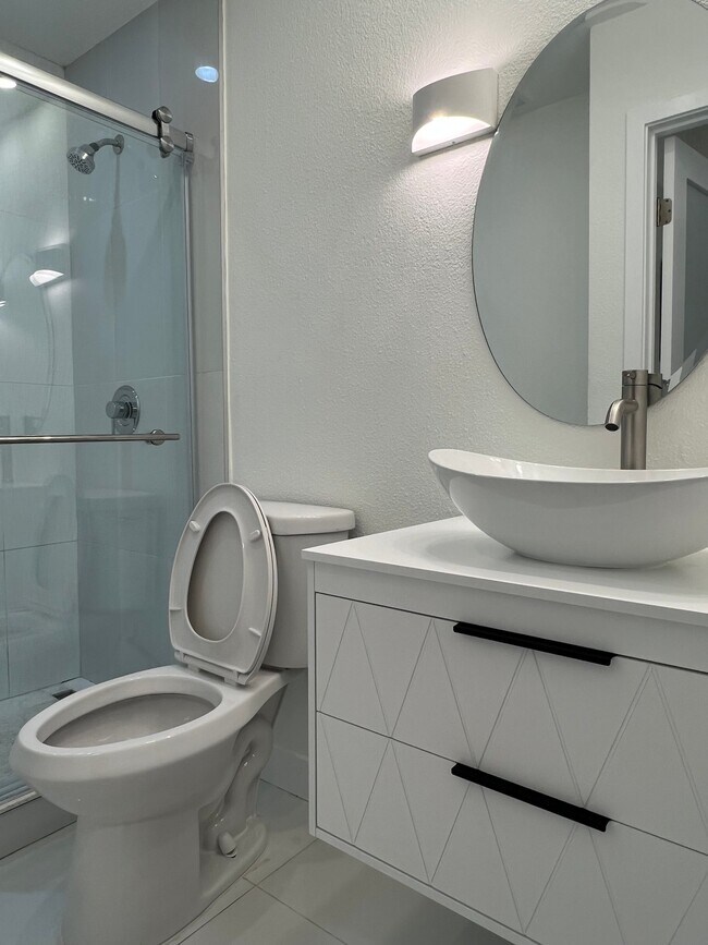 Building Photo - 420 N Villa Ct