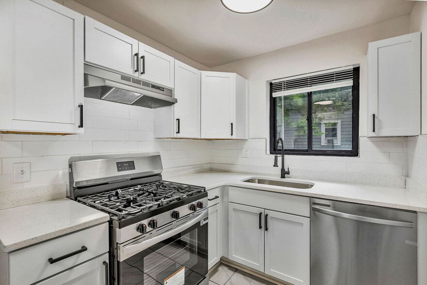 Building Photo - 2535 Lysle Ln