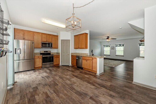 Building Photo - Twin Arch Crossing Rental