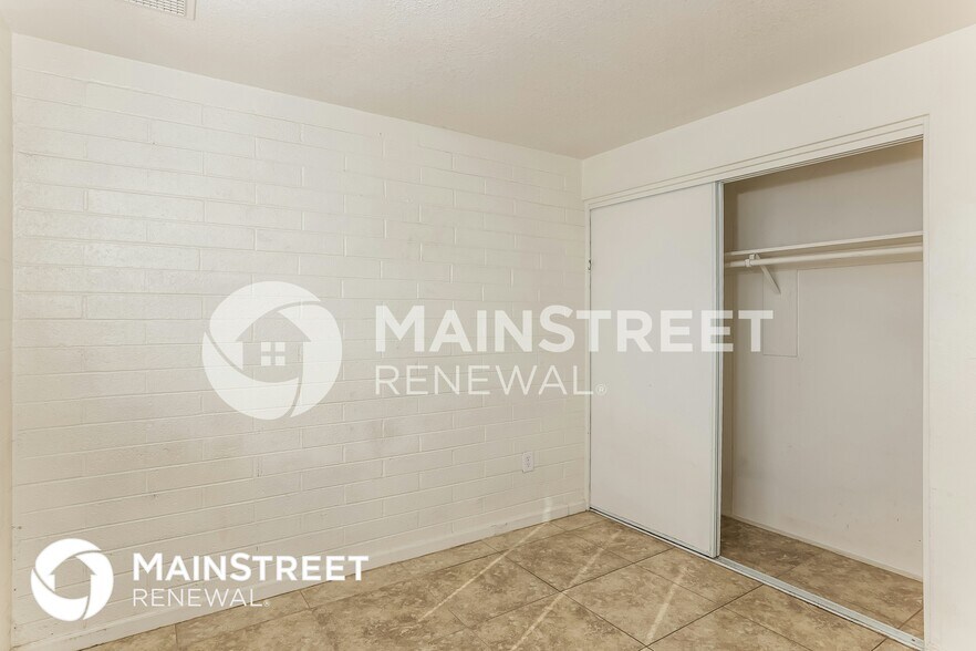 Building Photo - 7132 W Glenrosa Ave