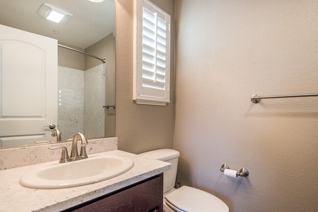 Building Photo - 465 Magritte Way