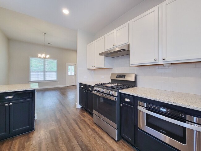 Building Photo - Very functional floor plan, has game room/home office, covered back patio on a big lot. Primary o...