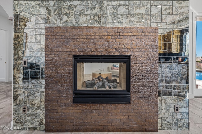 Building Photo - 15831 E Thistle Dr