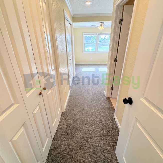 Building Photo - 949 Redwood Cir