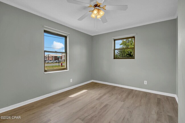 Building Photo - 922 Everitt Ave