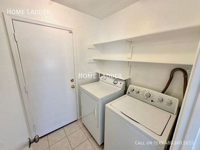 Building Photo - 654 W Country Estates Ave