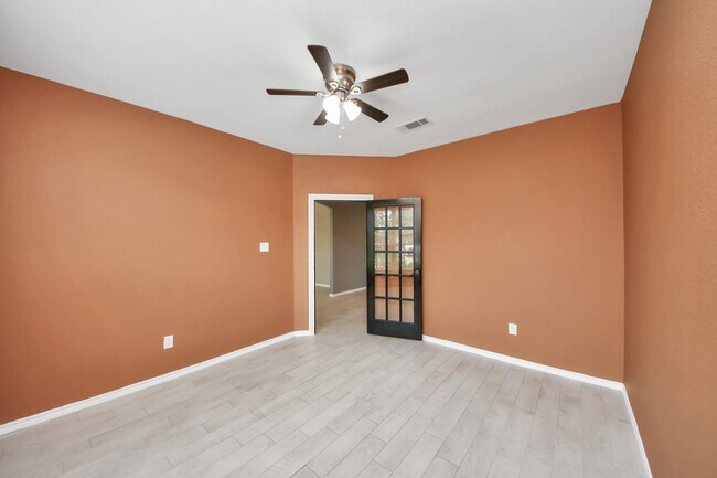 Building Photo - 28215 Shorecrest Ln