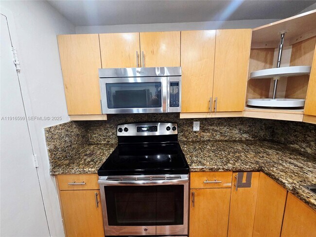 Building Photo - 800 West Ave