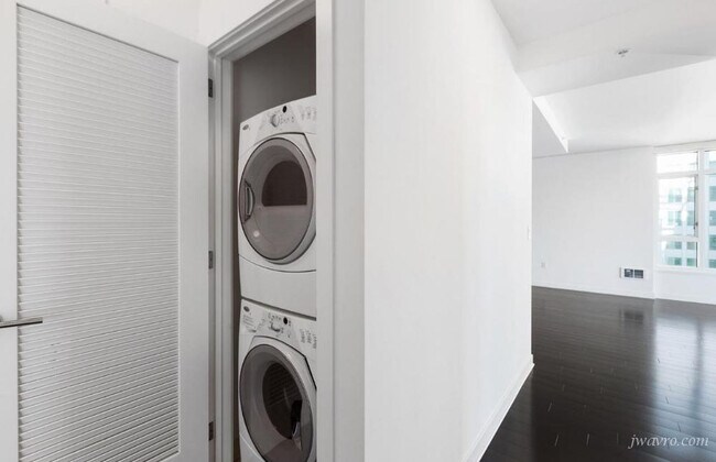 Building Photo - 1160 Mission St