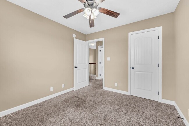Building Photo - Wonderful 2-story home close to Ft. Campbell
