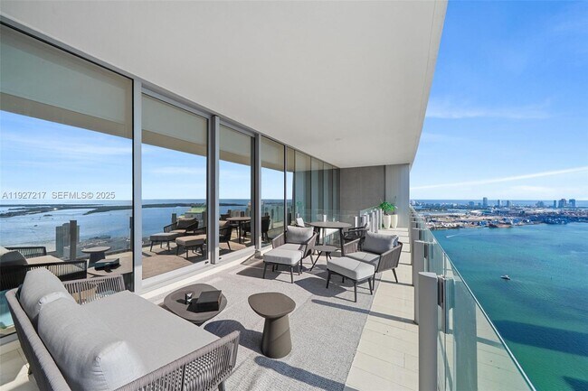 Building Photo - 300 Biscayne Blvd Way