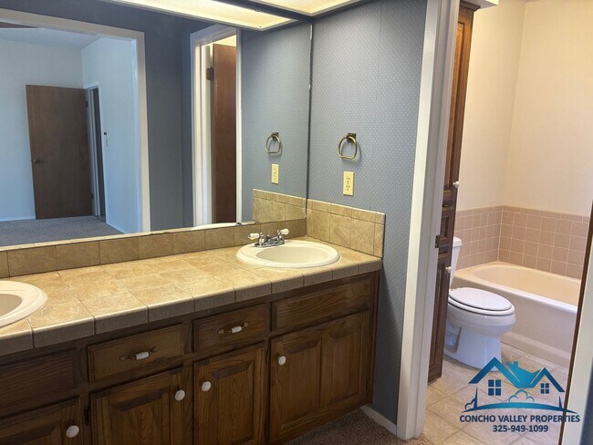 Building Photo - 3625 Briargrove Ln