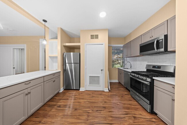 Building Photo - 247 Montgomery St