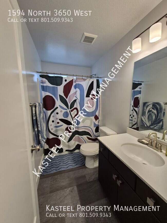 Building Photo - 1594 N 3650 W