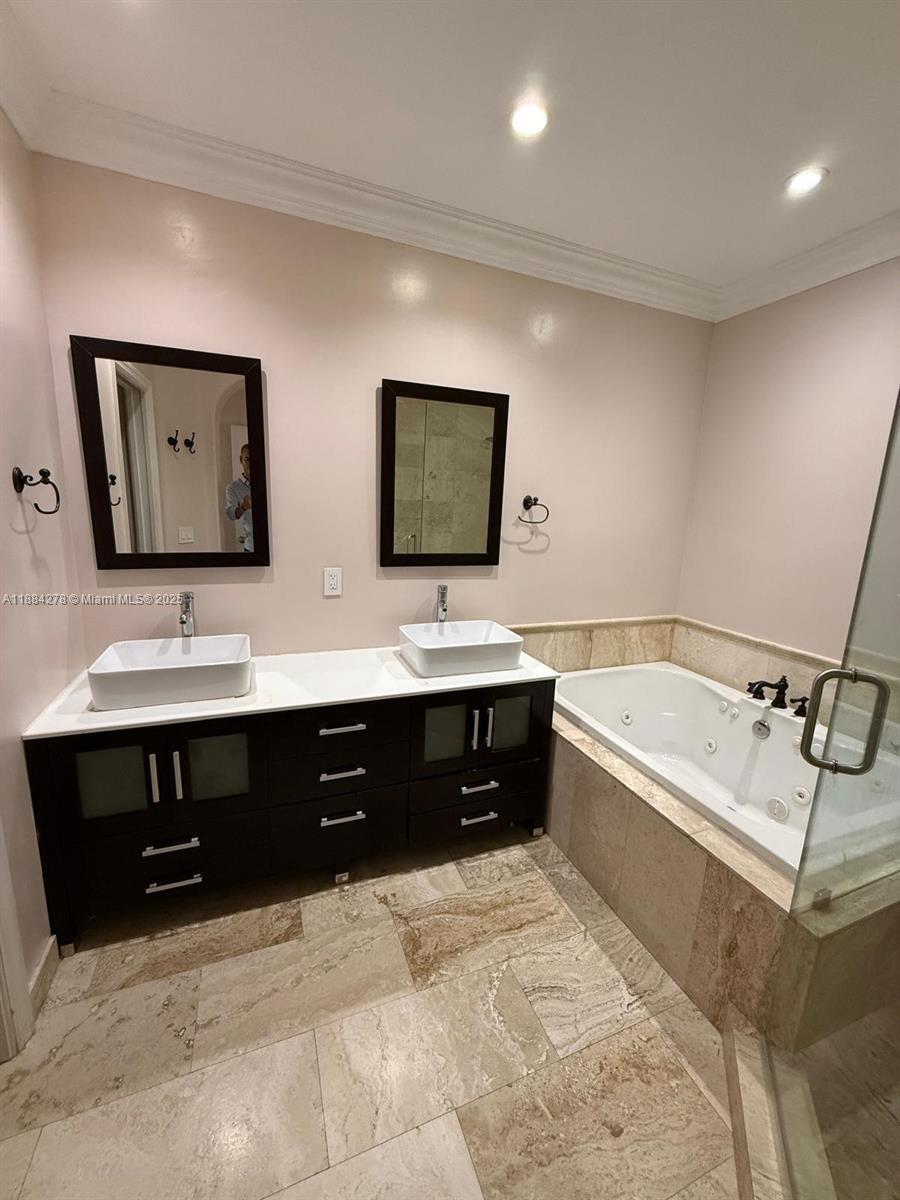 Building Photo - 5500 NW 113th Ct