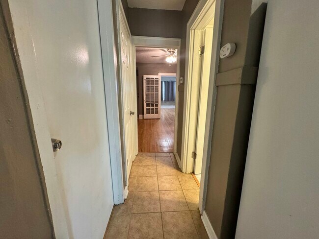 Building Photo - 1406 Woodland Dr