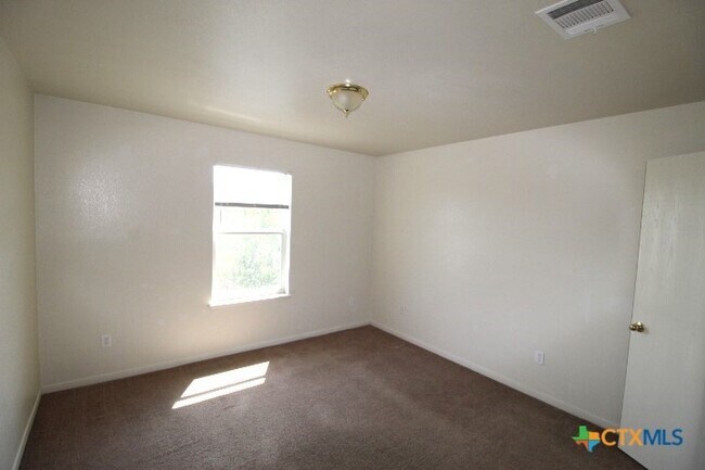 Building Photo - 4205 Primrose Dr