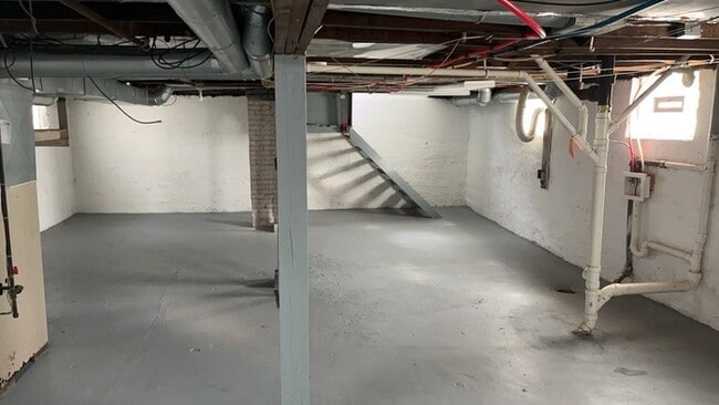 Building Photo - 1561 Sacramento Ave