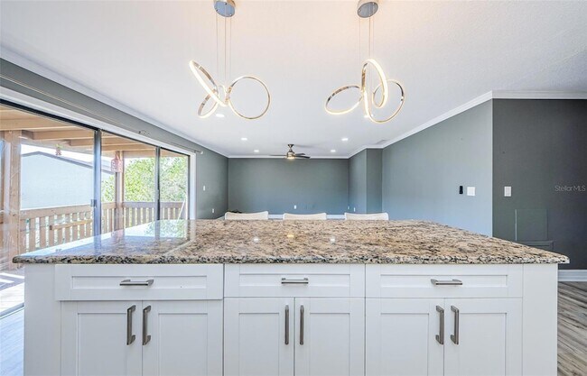 Building Photo - 722 116th Ave N