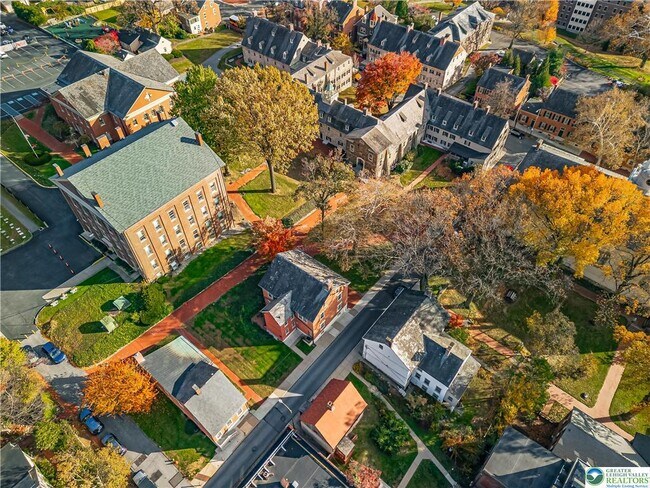 Building Photo - 426 Heckewelder Pl