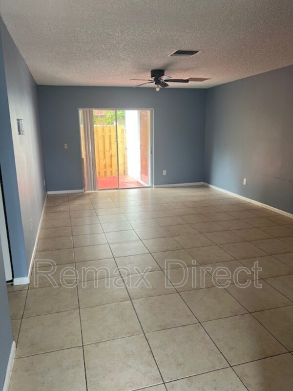 Building Photo - 2675 lakehaven road w