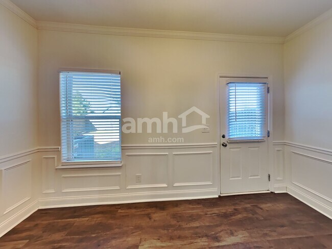 Building Photo - 216 Leland Ln