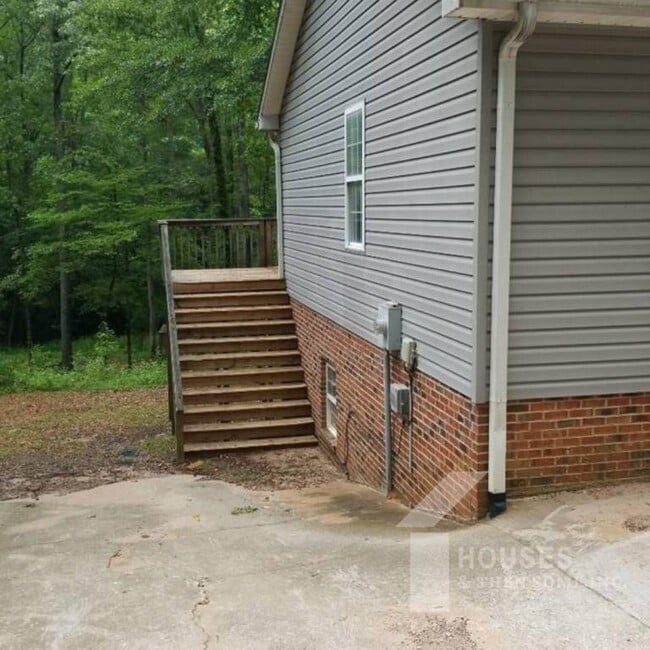 Building Photo - 313 Wood Rd