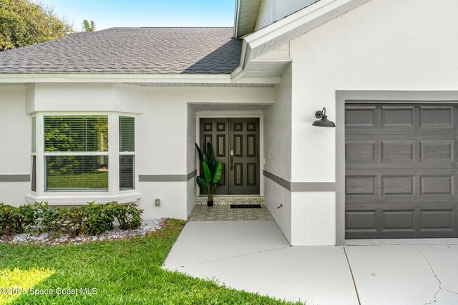 Building Photo - 6765 Angeles Rd