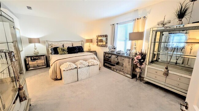 Building Photo - 5639 N Honore Ave