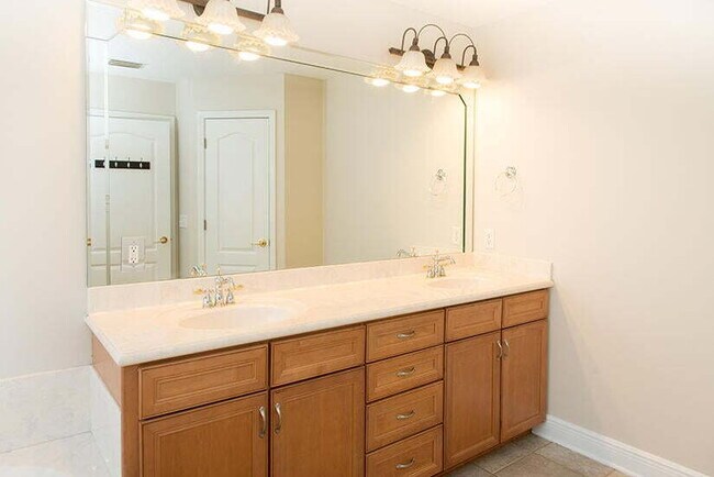 Building Photo - Spacious 3-Bedroom Sanctuary in gated comm...