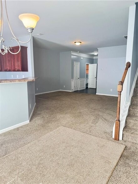 Building Photo - 183 Spring Way Square