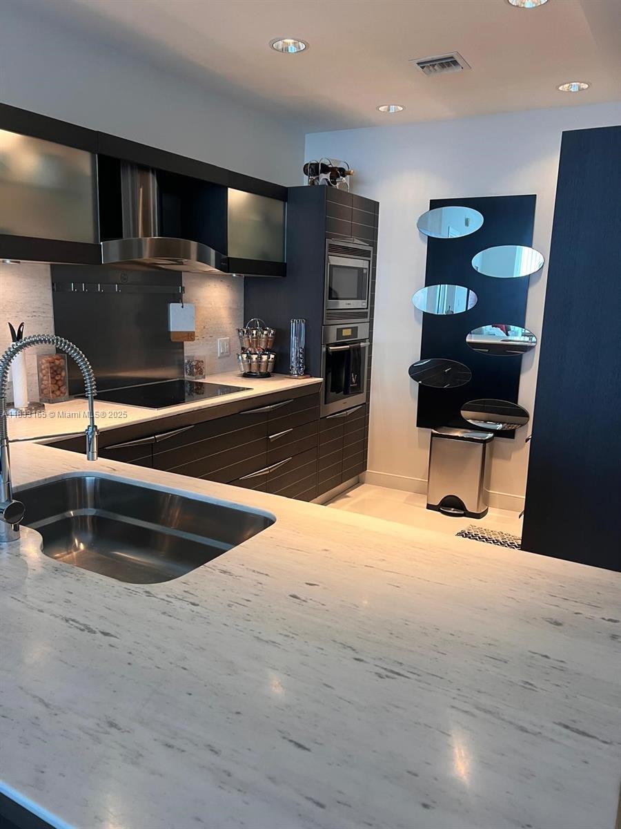 Building Photo - 200 Biscayne Boulevard Way