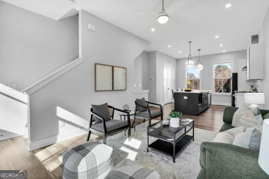 Building Photo - Beautiful West Midtown Townhome Available Now
