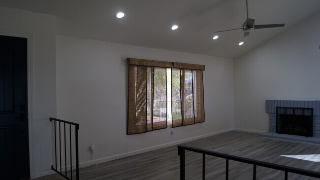 Building Photo - 27403 Garza Dr