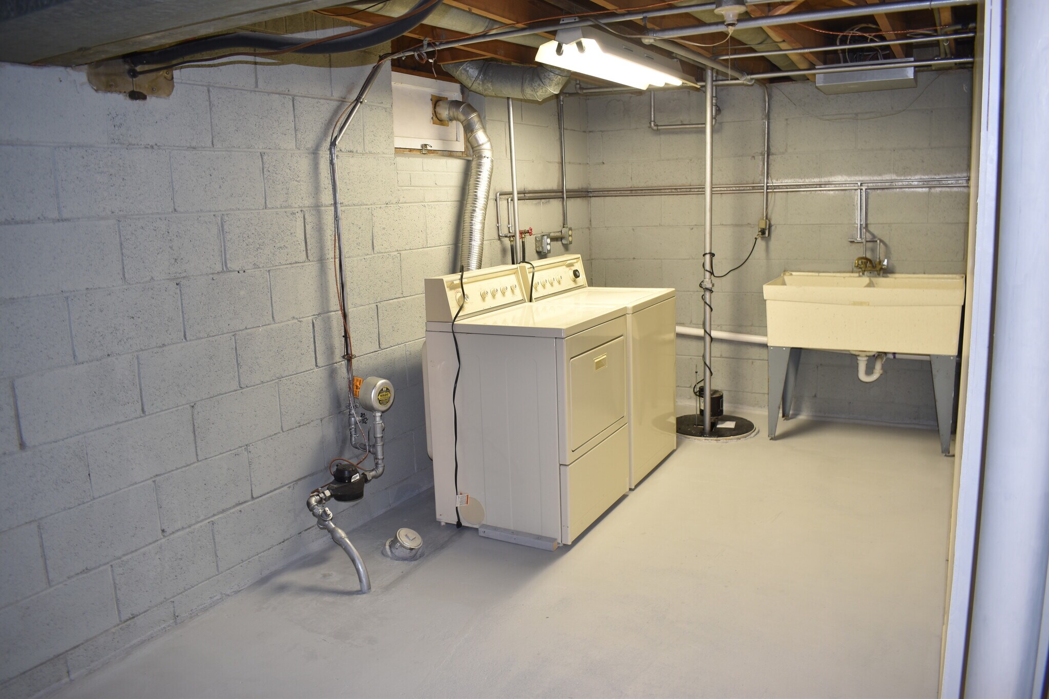 Laundry - 8747 Parkview Ct
