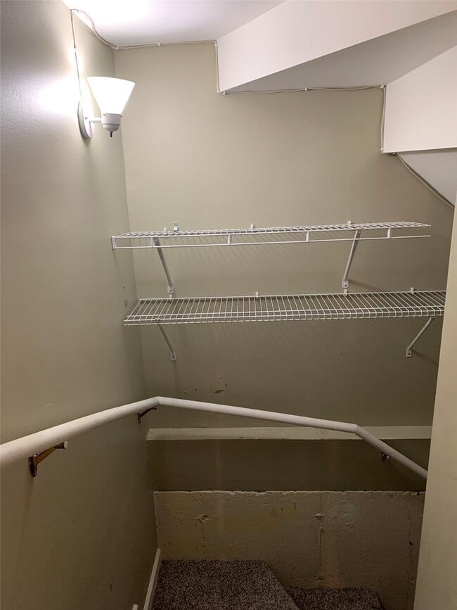 Building Photo - 403 Frank St